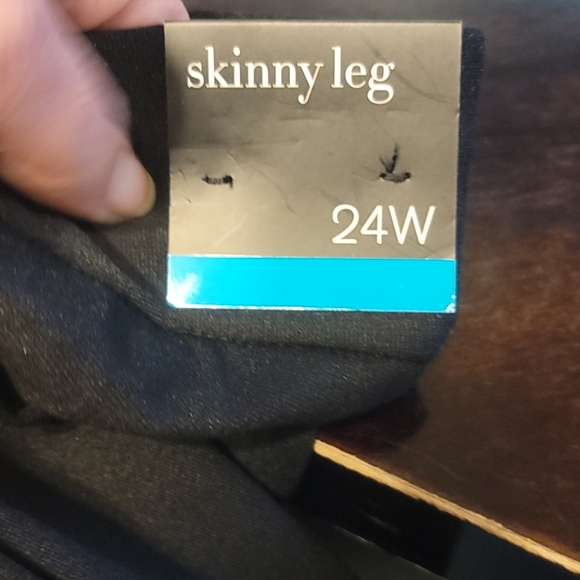 NWT Alfani Black Skinny Leg Trousers - Size 24W - Picture 5 of 5